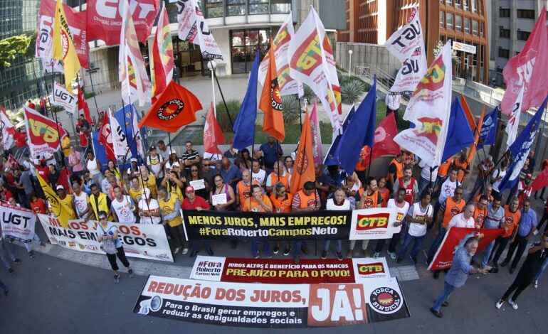 centrais-sindicais-promovem-em-sao-paulo-ato-pela-queda-dos-juros