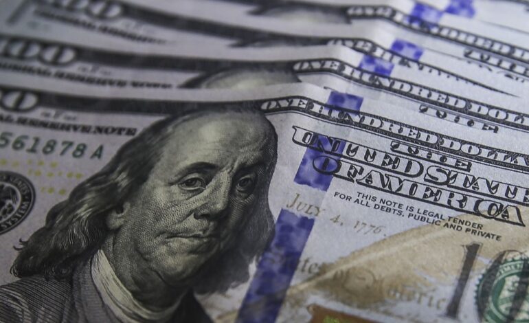 dolar-sobe-para-r$-5,44-a-espera-de-reuniao-do-copom