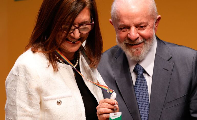 Lula defende Petrobras lucrativa e líder da transição energética
