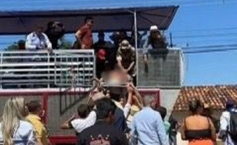 pre-candidato-a-prefeito-passa-mal-em-cima-de-trio-eletrico-e-morre;-video