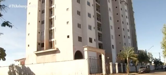 Prédios com apartamentos de até R$ 1 milhão estão inacabados há quase oito anos: