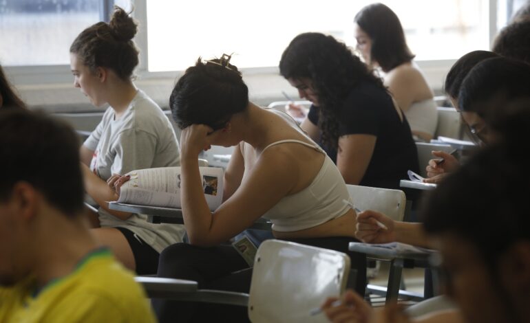 vestibular-da-ufnt-oferece-215-vagas-para-selecionar-estudantes-pela-nota-do-enem