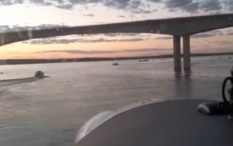 piloto-de-aviao-filmou-voo-por-baixo-de-ponte-e-rasantes-no-lago-de-palmas;-assista