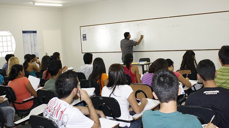 prefeitura-abre-mais-de-750-vagas-para-curso-gratuito-pre-enem;-veja-como-participar