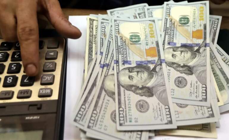 dolar-cai-para-r$-5,46-e-tem-primeira-queda-semanal-em-um-mes-e-meio