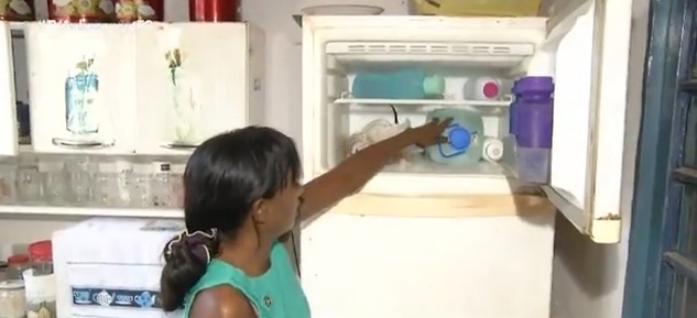 apos-quase-um-ano-sem-trabalho,-mulher-pede-pele-de-animais-em-acougue-para-comer: