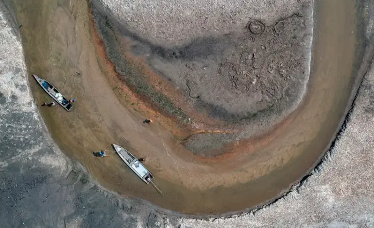 seca-faz-amazonia-virar-“barril-de-polvora”,-e-queimadas-batem-recorde