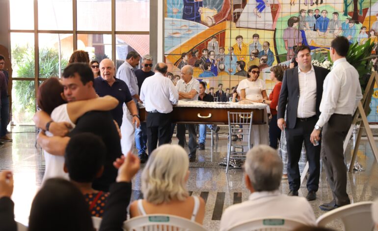 parentes-e-amigos-se-despedem-do-ex-deputado-toto-cavalcante-em-velorio-no-palacio-araguaia
