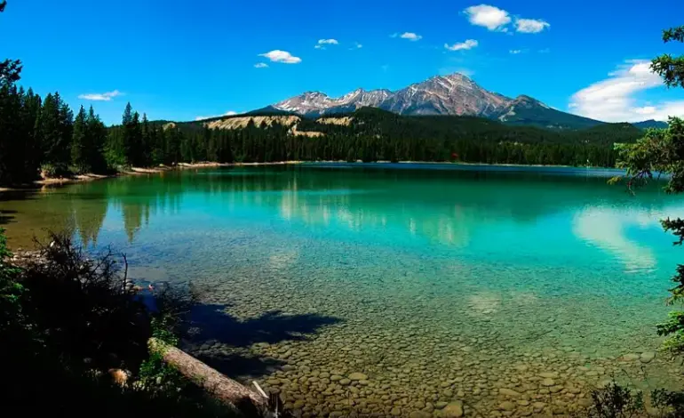 clima-extremo:-incendios-provocam-retirada-de-milhares-de-pessoas-no-canada