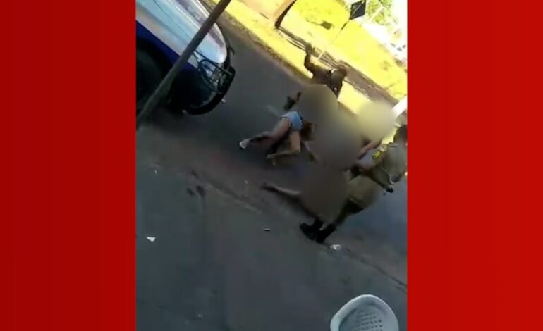 policiais-militares-empurram-e-batem-em-mulheres-com-tapas-e-socos-durante-abordagem;-video
