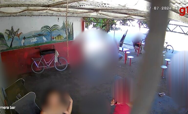 gravida-tira-faca-do-sutia-e-esfaqueia-mulher-em-bar;-video