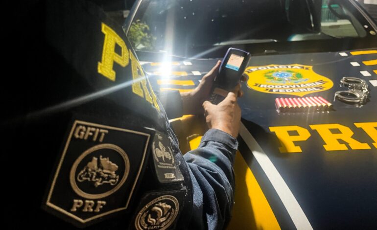 homem-e-preso-por-porte-ilegal-de-municoes-apos-ser-encontrado-embriagado-em-carro-na-br-010