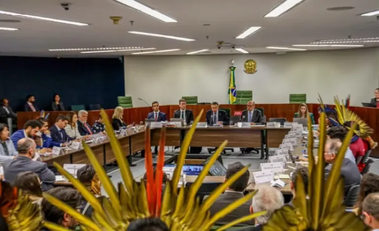 conciliacao-do-stf-sobre-marco-temporal-e-como-um-“3o-tempo-no-futebol”,-diz-eloy-terena