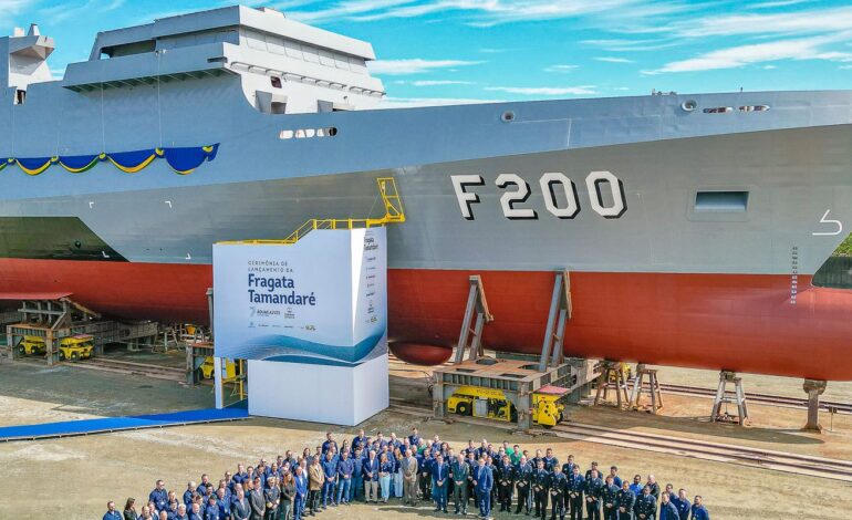 Fragata Tamandaré é lançada em cerimônia com presença de Lula