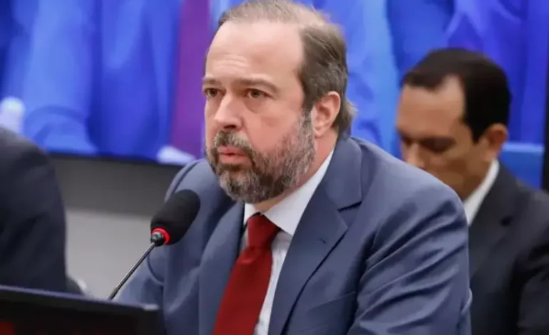 a-“transicao-energetica”-de-alexandre-silveira-inclui-mais-combustiveis-fosseis-e-energia-nuclear