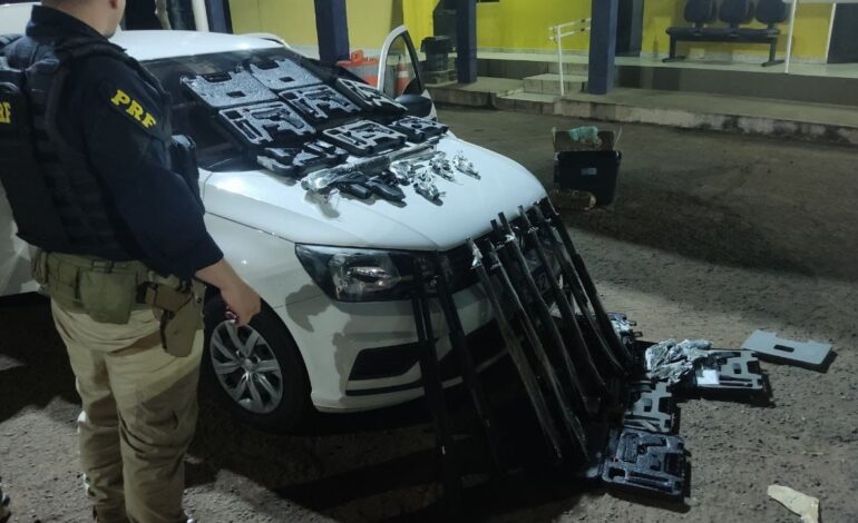 mais-de-30-armas-de-fogo-sao-encontradas-em-porta-malas-de-carro-na-br-153
