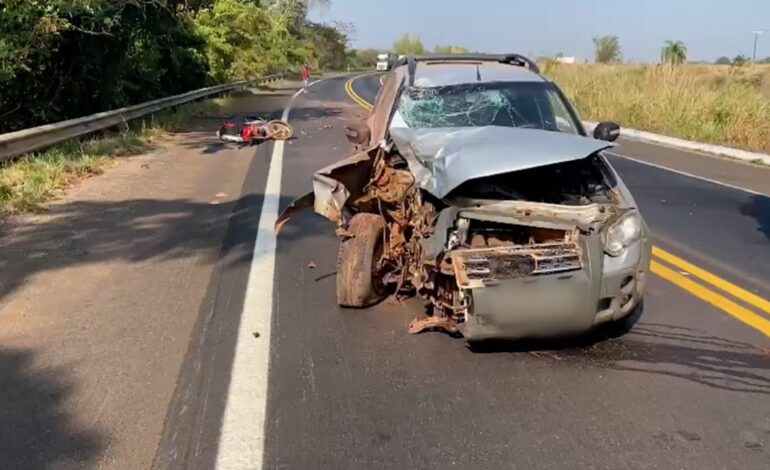 motociclista-morre-apos-bater-de-frente-com-carro-em-rodovia