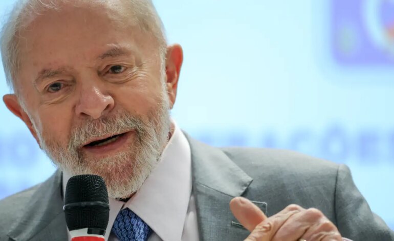 lula-critica-privatizacoes-de-empresas-publicas-em-visita-a-telebras