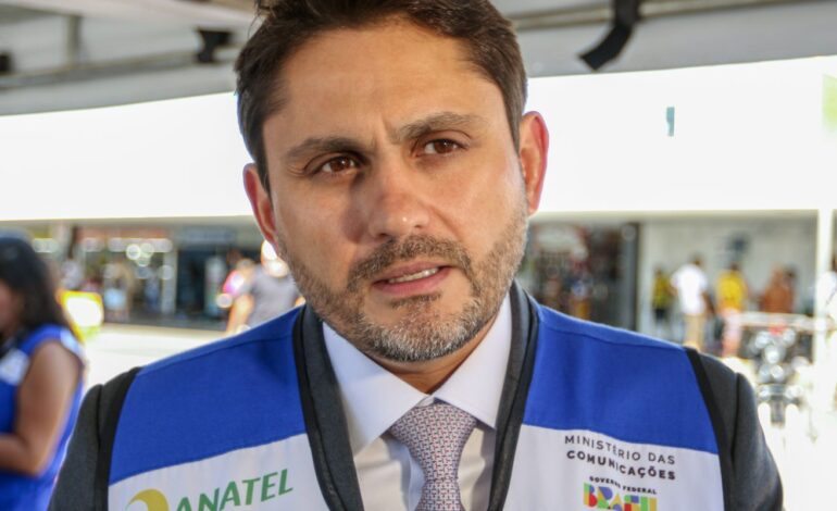 “x”-tem-que-cumprir-ordem-judicial,-afirma-ministro-das-comunicacoes