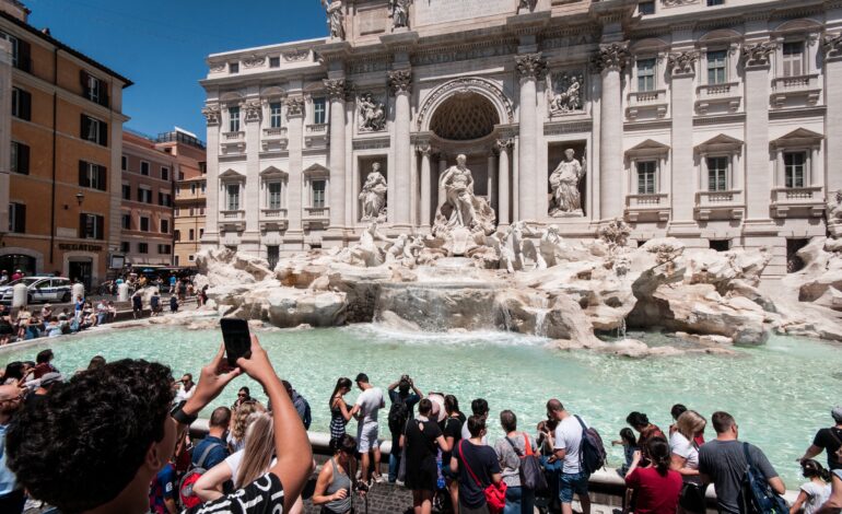 roma-considera-limitar-acesso-de-turistas-a-fontana-di-trevi-com-agendamento-e-taxa