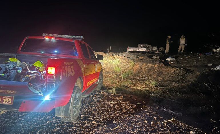 caminhonete-bate-em-vaca-solta-na-rodovia-e-deixa-uma-pessoa-morta-e-duas-feridas