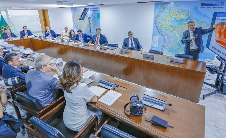 Chefes dos Três Poderes discutem aumento de penas a crimes ambientais