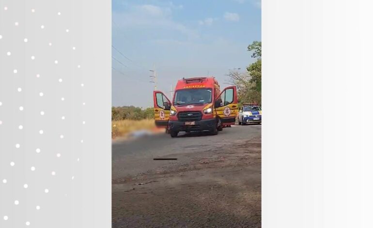 motociclista-morre-apos-perder-controle-de-moto,-cair-e-bater-a-cabeca-em-poste,-diz-policia
