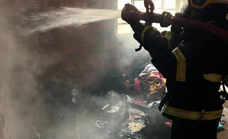 crianca-coloca-fogo-em-colchao-e-casa-fica-parcialmente-destruida,-diz-bombeiros