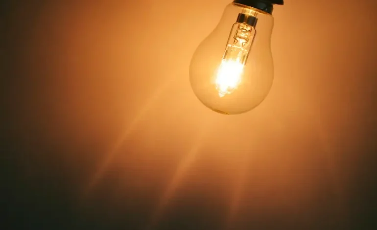 aneel-aciona-bandeira-vermelha-patamar-2-e-conta-de-luz-fica-mais-cara