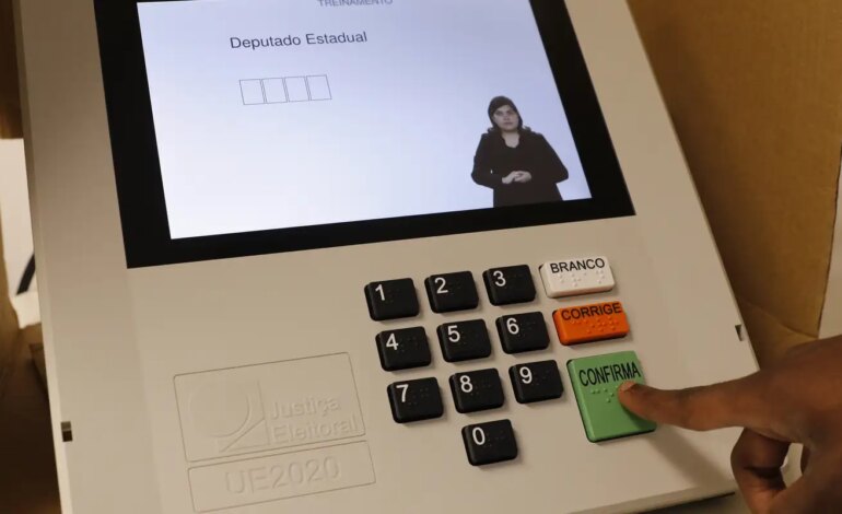 brasileiros-priorizam-lideres-a-categorias-politicas,-diz-pesquisador