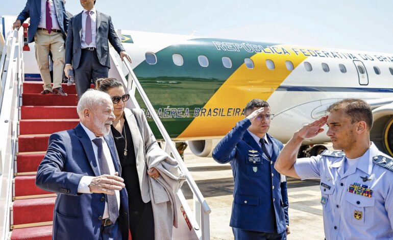lula-desembarca-em-brasilia-apos-problema-com-aviao-no-mexico
