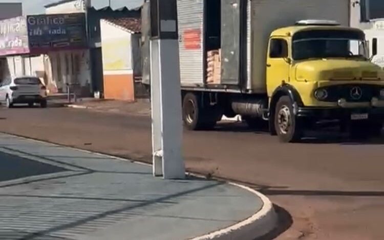 caminhao-cheio-de-cestas-basicas-e-apreendido-apos-denuncia-de-possivel-compra-de-votos,-diz-pm
