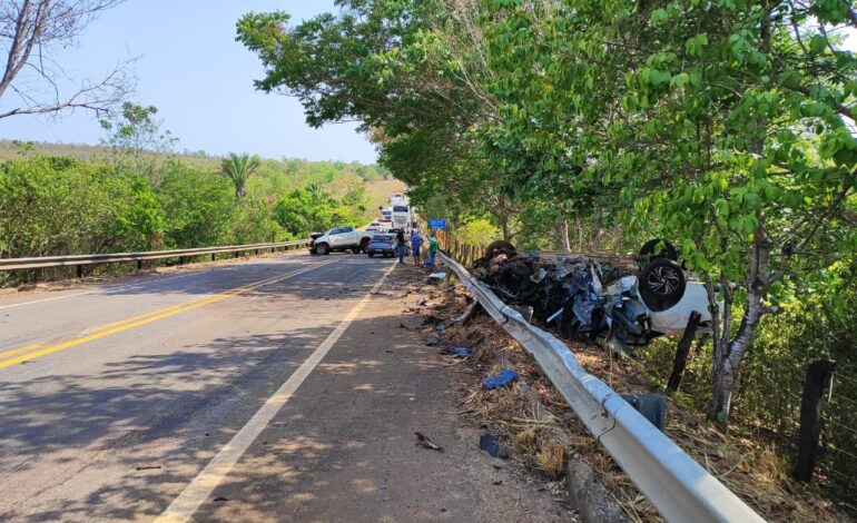 batida-entre-caminhonete-e-carro-proximo-de-ponte-deixa-um-morto-e-feridos