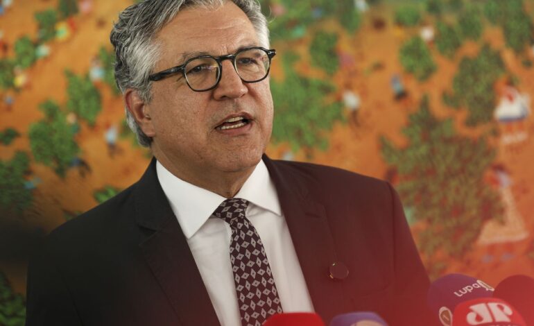 Padilha: crescimento econômico sustentável demanda reforma tributária