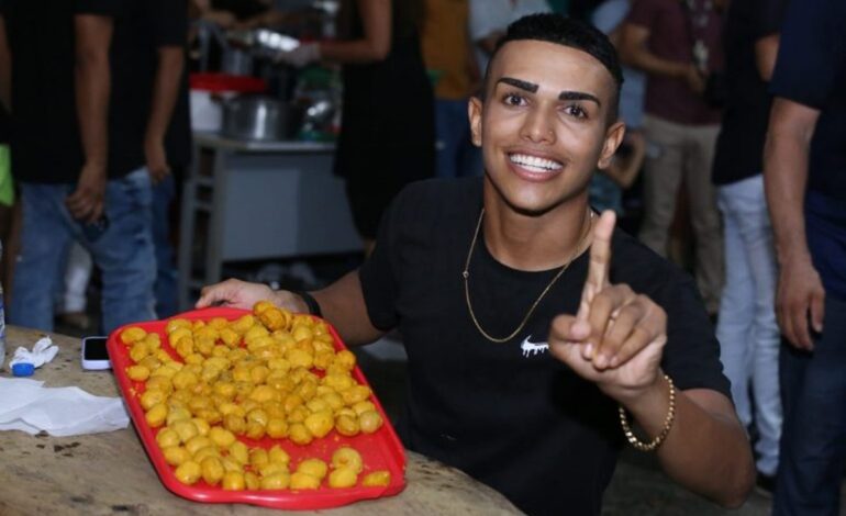 apos-ser-bicampeao-em-torneio-de-roedores-de-pequi,-jovem-tenta-bater-proprio-recorde: