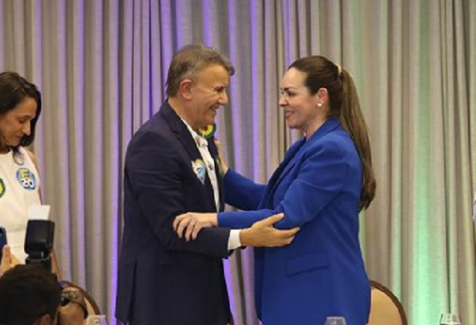 prefeita-cinthia-ribeiro-declara-apoio-a-eduardo-siqueira-campos-para-o-segundo-turno