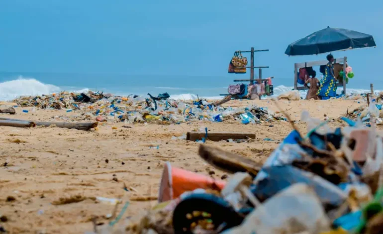 brasil-despeja-1,3-milhao-de-toneladas-de-plastico-anualmente-nos-oceanos