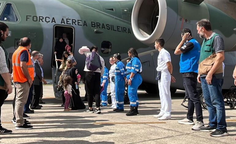 voo-da-operacao-raizes-do-cedro-aterrissou-hoje-com-239-pessoas-em-sp