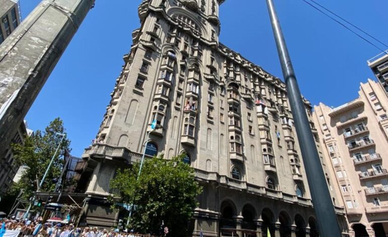 mais-de-2,72-milhoes-de-uruguaios-escolhem-novo-presidente-hoje