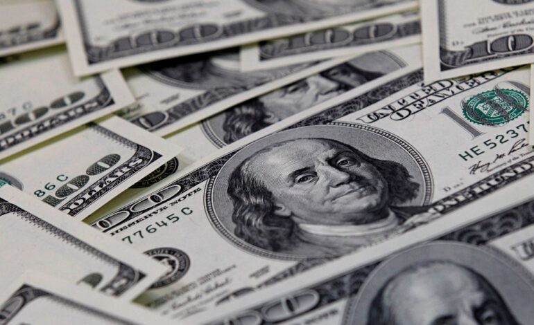 dolar-sobe-para-r$-5,77-com-atraso-em-pacote-de-corte-de-gastos