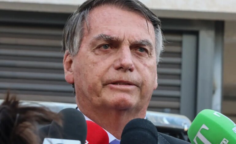 indiciado,-bolsonaro-diz-que-moraes-“faz-tudo-o-que-nao-diz-a-lei”