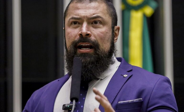 relatoria-da-pec-que-proibe-militar-da-ativa-na-politica-fica-com-pl