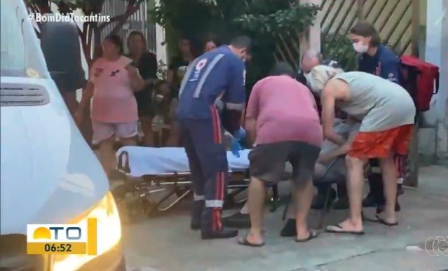 video-mostra-resgate-de-entregador-picado-por-abelhas-levado-para-hospital-inconsciente