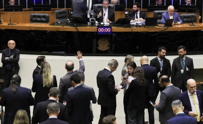 camara-aprova-urgencia-para-corte-de-gastos-e-governo-promete-negociar