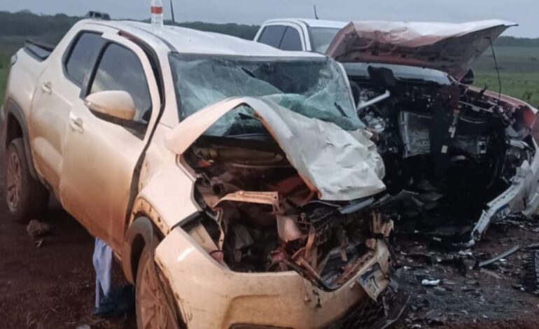 batida-entre-caminhonetes-deixa-jovem-morta-e-quatro-feridos