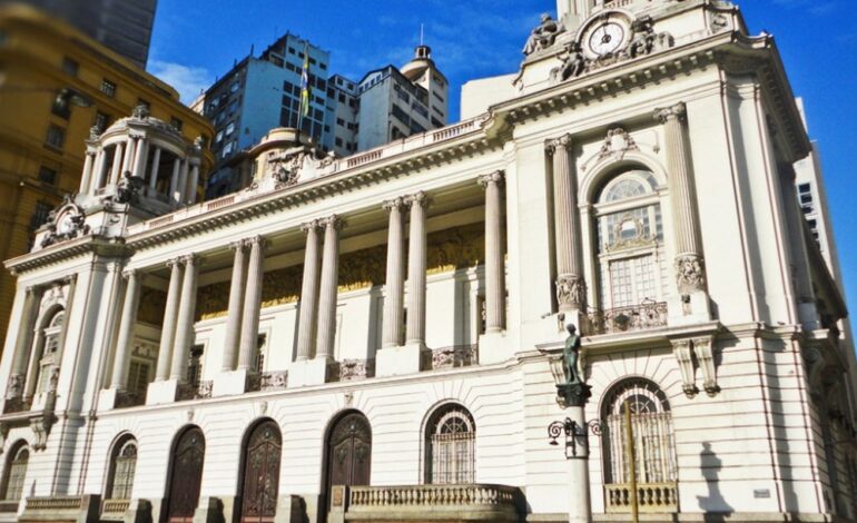 rio-aprova-pl-que-extingue-licenca-premio-e-muda-horario-de-professor