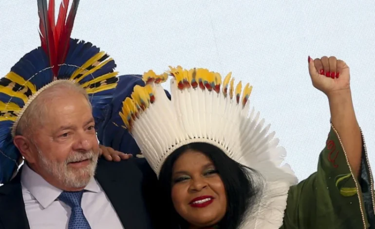 ministra-sonia-guajajara-ganha-premio-“campeoes-da-terra”,-da-onu