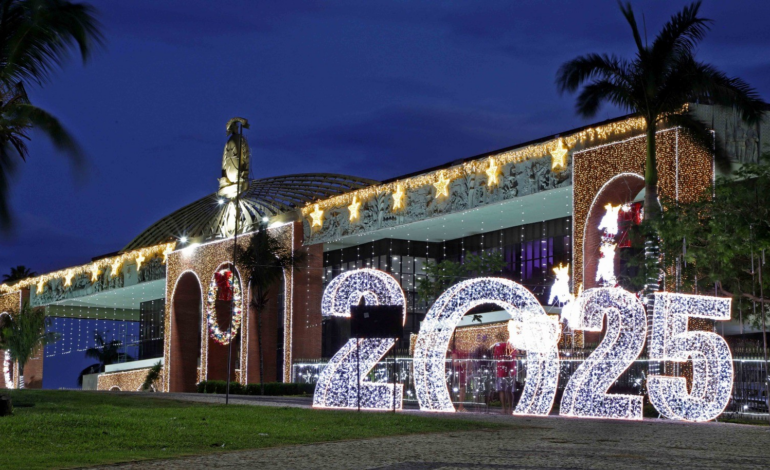 luzes,-apresentacoes-e-vila-do-noel:-decoracao-de-natal-da-praca-dos-girassois-e-inaugurada