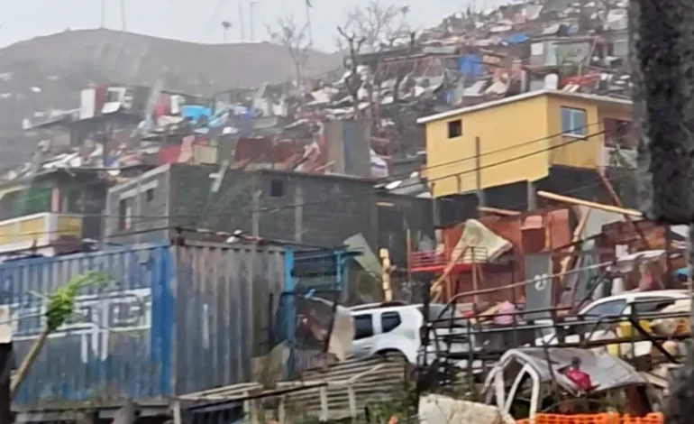 a-busca-por-sobreviventes-em-mayotte-apos-a-destruicao-causada-pelo-ciclone-chido