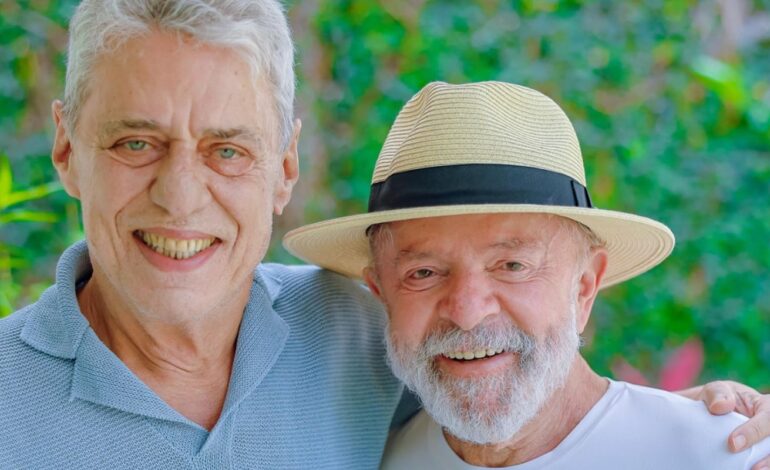 lula-recebe-visita-de-chico-buarque-em-sao-paulo